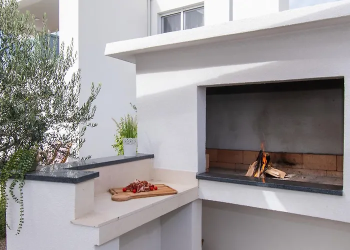 Semesterbostad Nika By Interhome